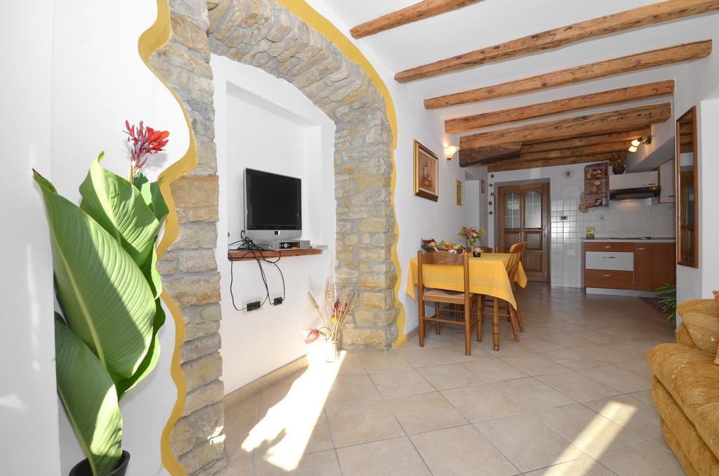 Bella Vista Apartments Motovun Szoba fotó